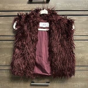 Furry cropped vest